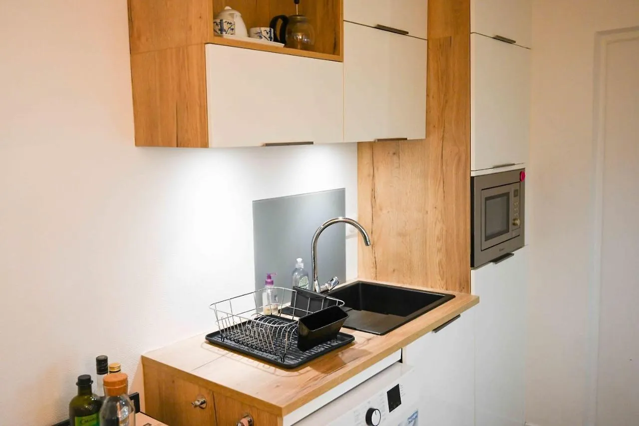 A Small Love Nest For 2 Near The Center Of Paris Apartment