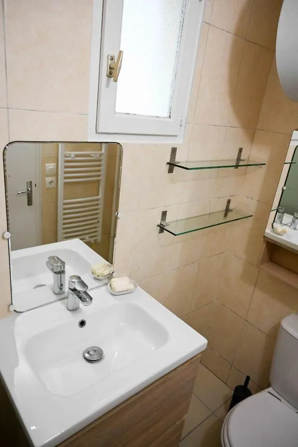 A Small Love Nest For 2 Near The Center Of Paris Apartment