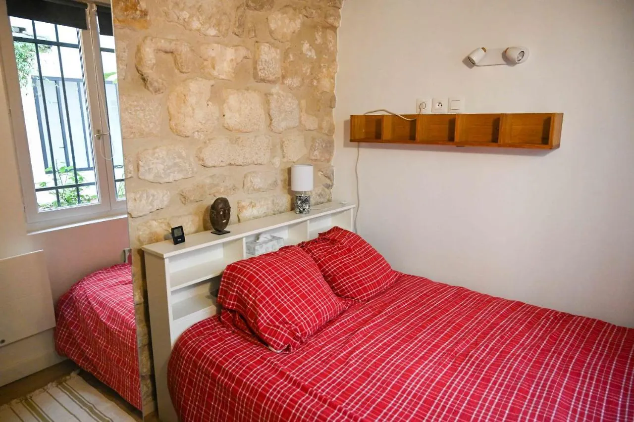 A Small Love Nest For 2 Near The Center Of Paris Apartment 0*,  France